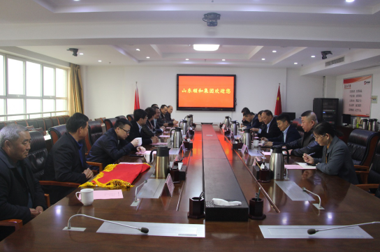倾力帮扶显真情 赠送锦旗表谢意——兰山区汪沟镇富强村向顺和集团赠送锦旗