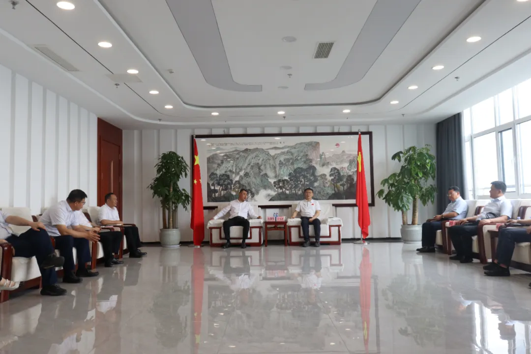 潍坊银行总行党委委员王志刚一行莅临顺和国际智慧物流园